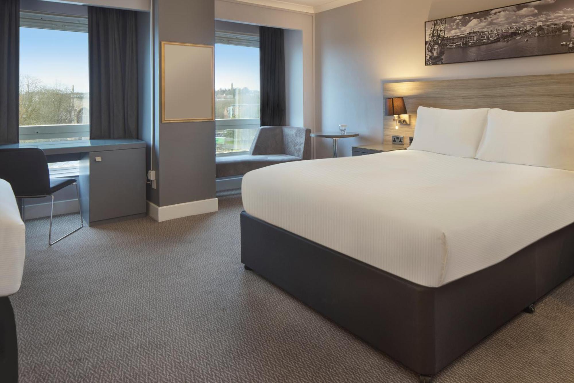 Doubletree By Hilton Bristol City Centre Экстерьер фото